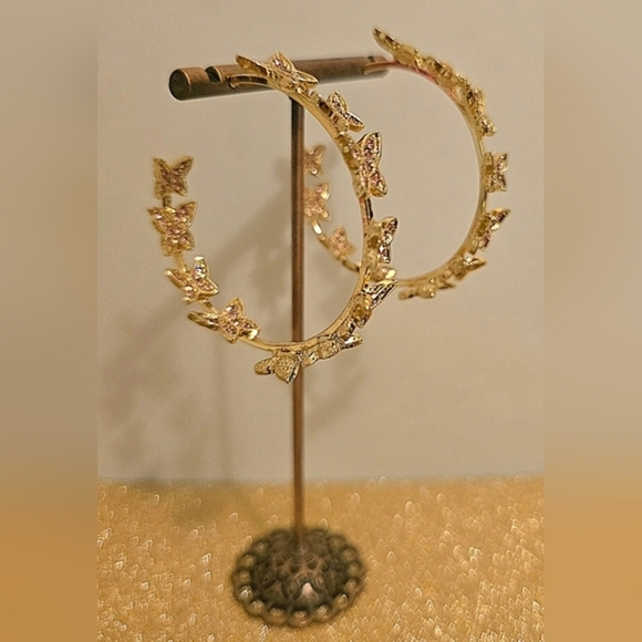 NEW Butterfly Hoop Fashion Earringsā - Picture 4 of 6